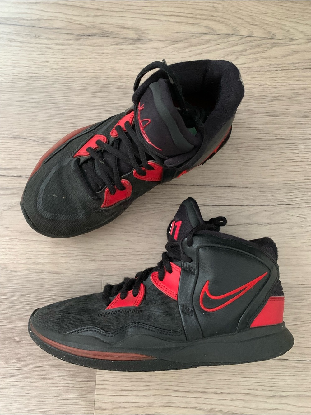 Nike Kyrie Infiniti athletic shoes size 4.5
